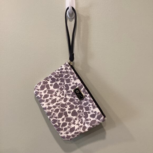 Luv Betsey By Betsey Johnson Animal Print Wristlet Gray White - Picture 1 of 5